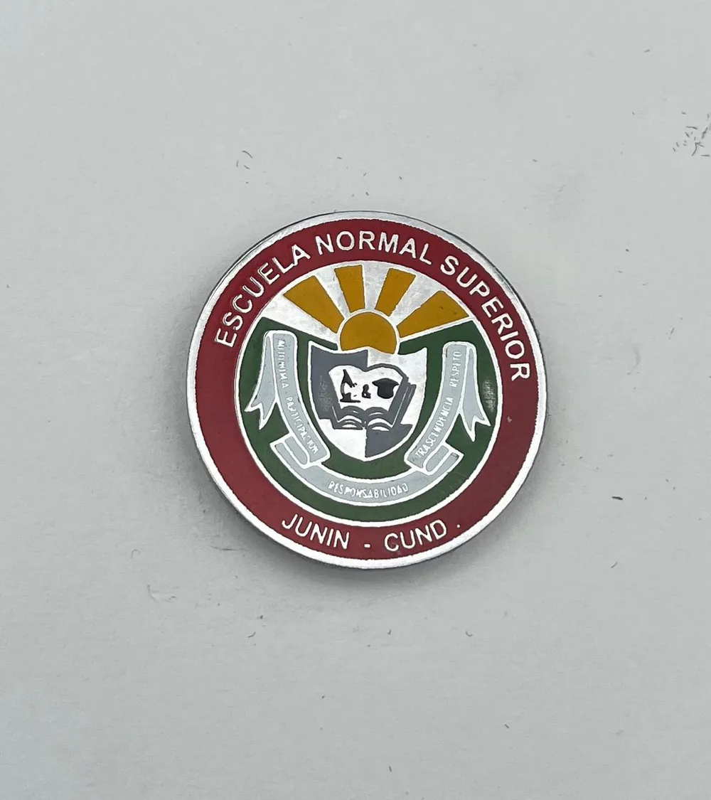Pin institucional Escuela Normal Superior Junín-Cundinamarca