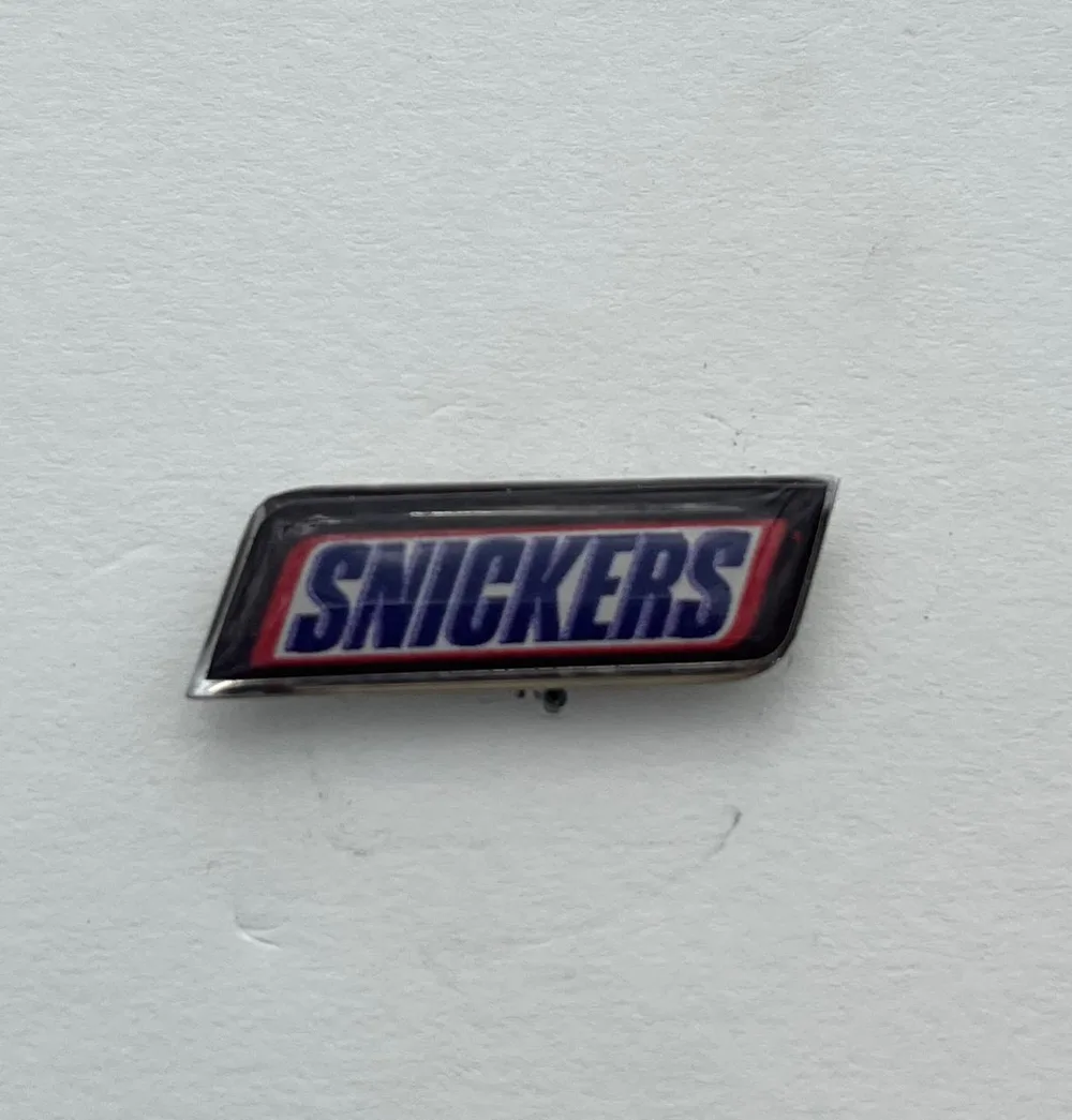 Pin metálico Snickers