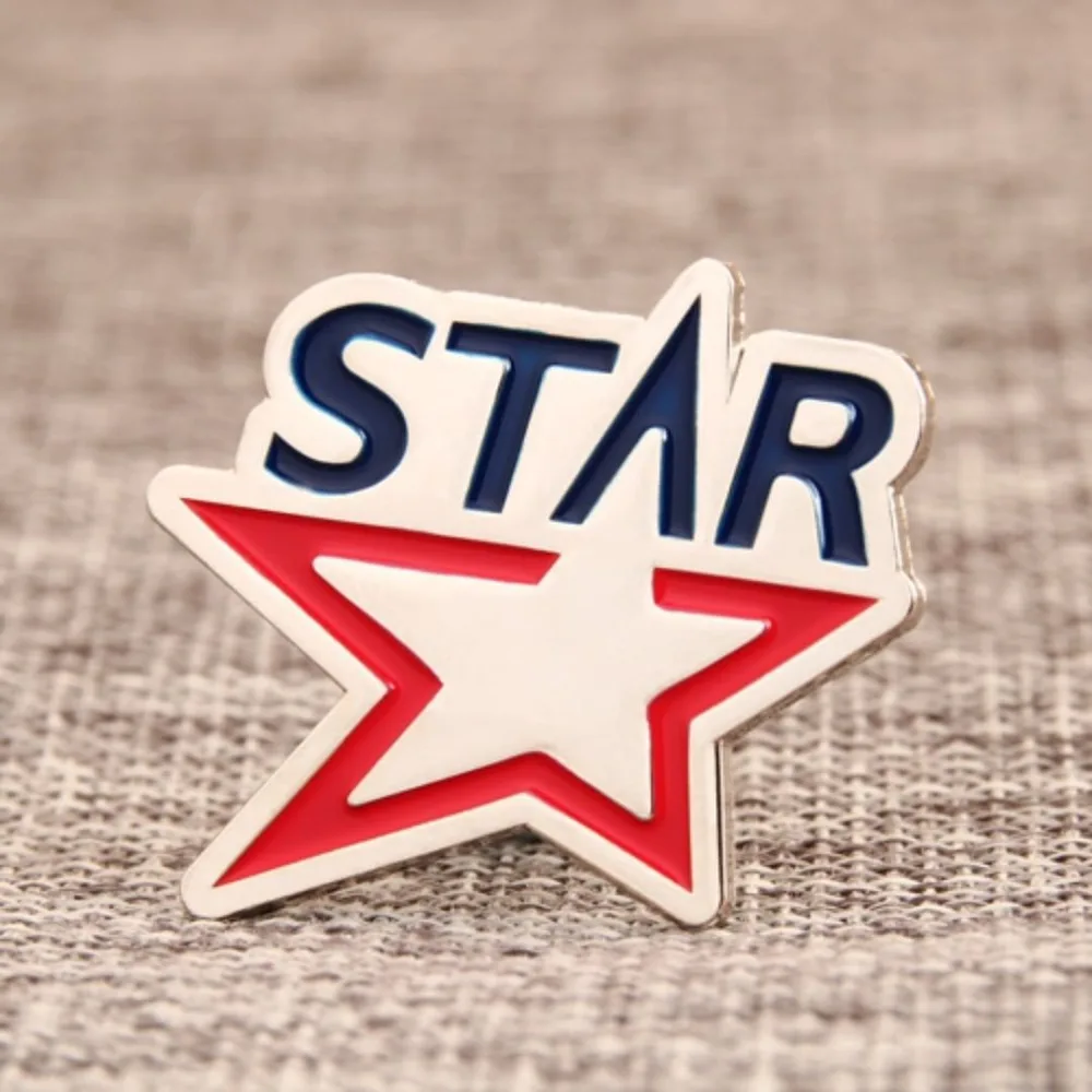 Pin fotograbado STAR, con colores definidos y acabado preciso